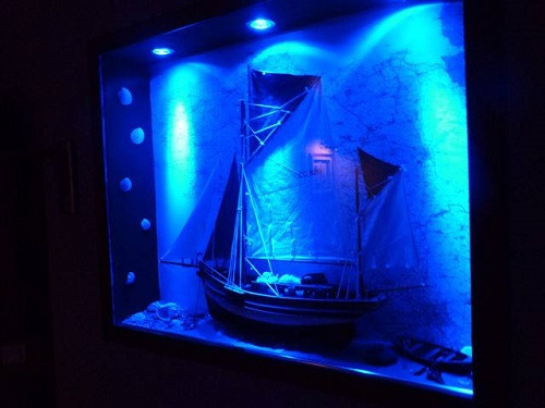 Bateau avec lumière bleu